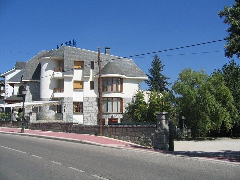 Hotel Rural Las Gacelas Becerril de la Sierra Exterior photo